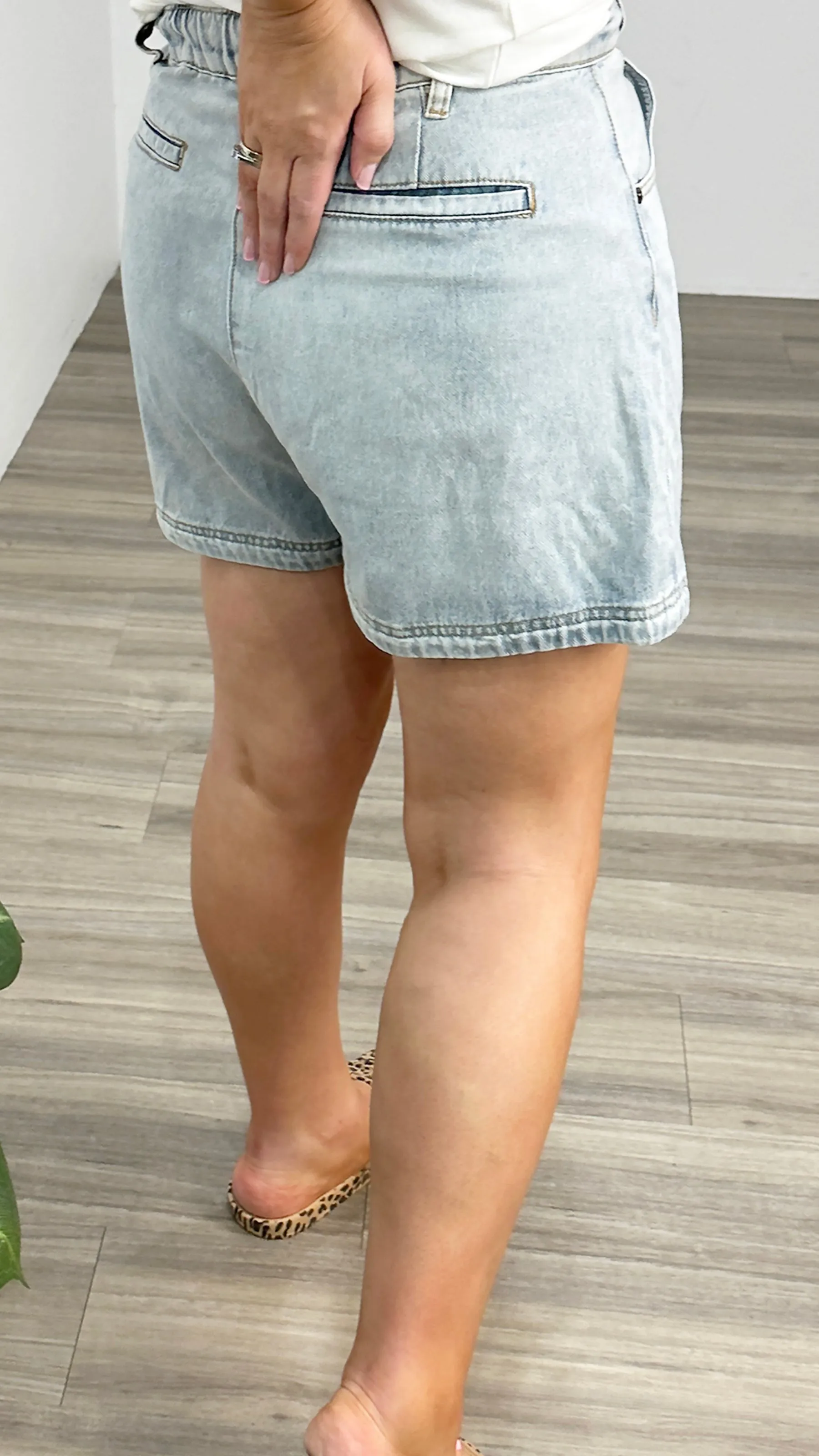AAE Josie Short Light Blue