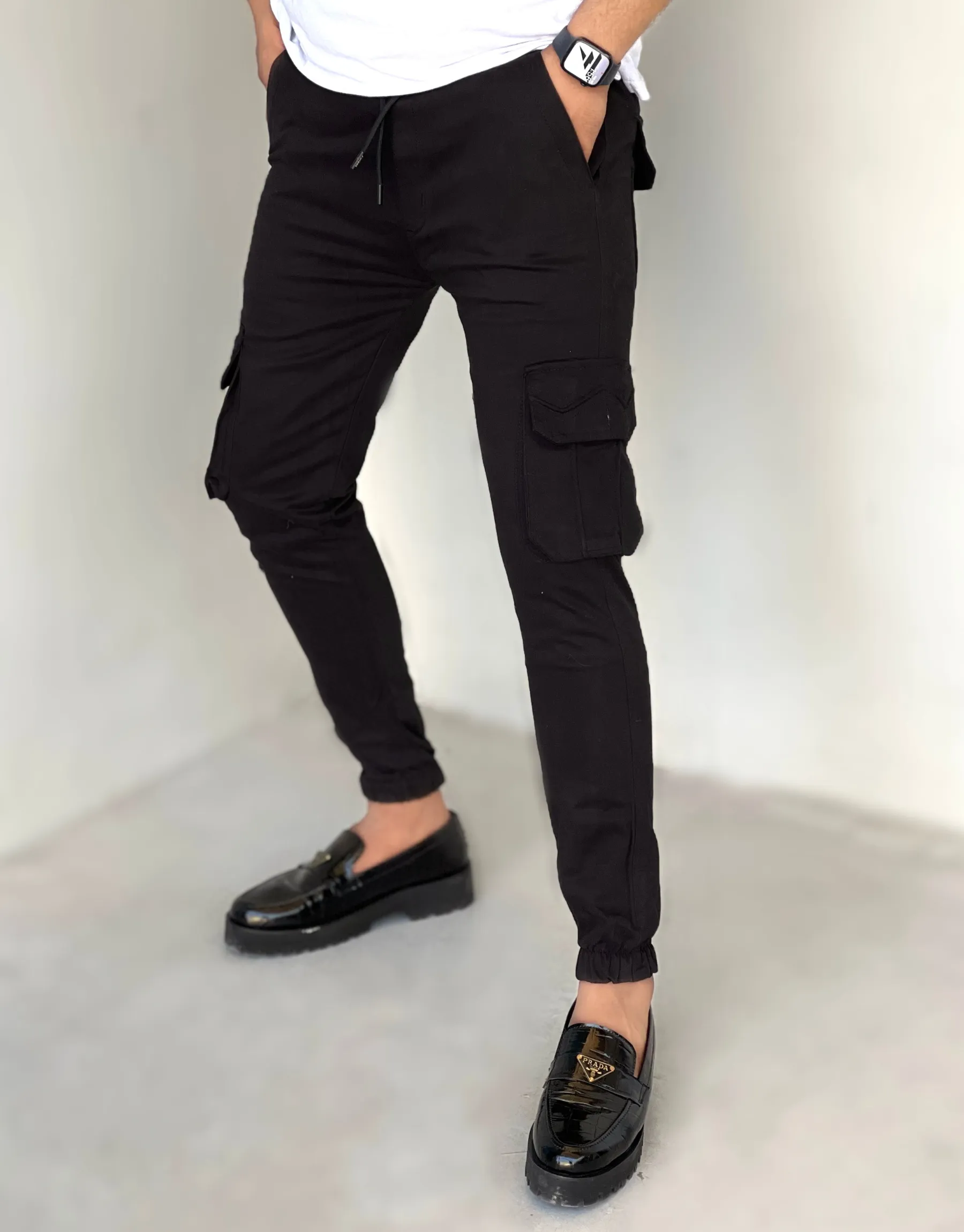 BLACK  CARGO STYLYEE POCKET AND STRETCHABLE TROUSER