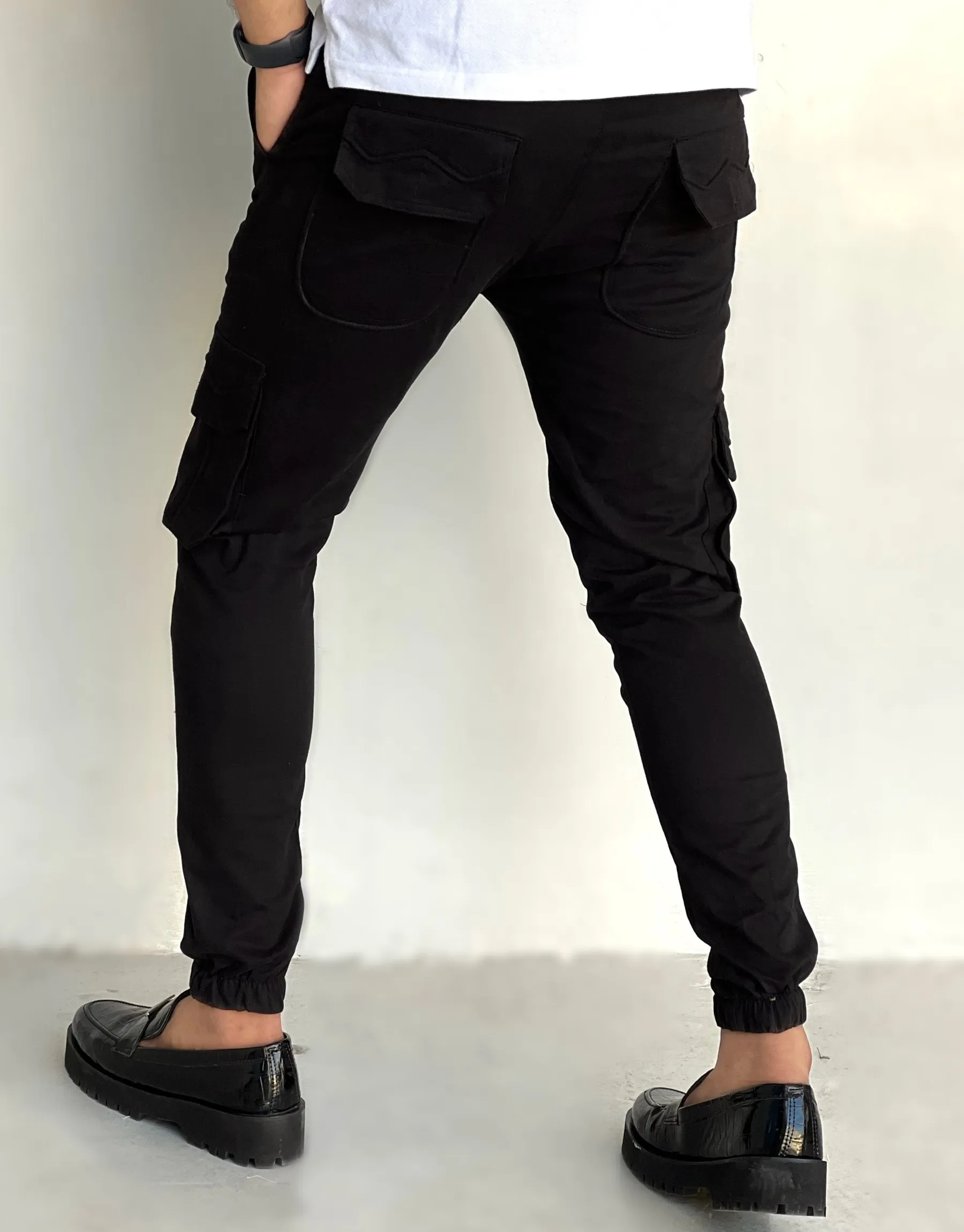BLACK  CARGO STYLYEE POCKET AND STRETCHABLE TROUSER