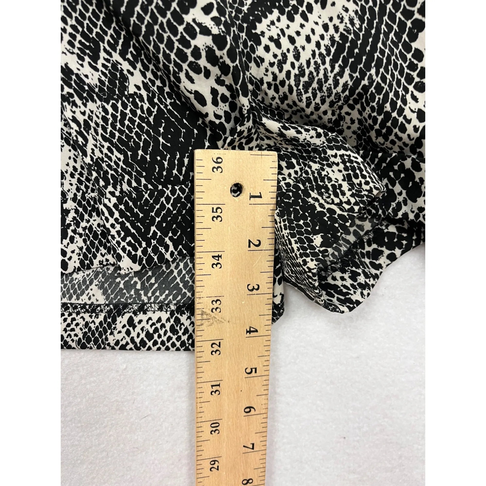 Express Womens Snake Print Shorts Size 2 #6412