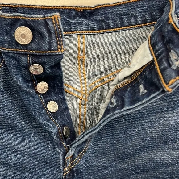 LEVI’S BUTTONFLY 501 JEAN SHORTS