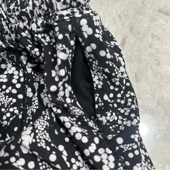 LULULEMON HOTTY HOT SHORTS II 2.5”