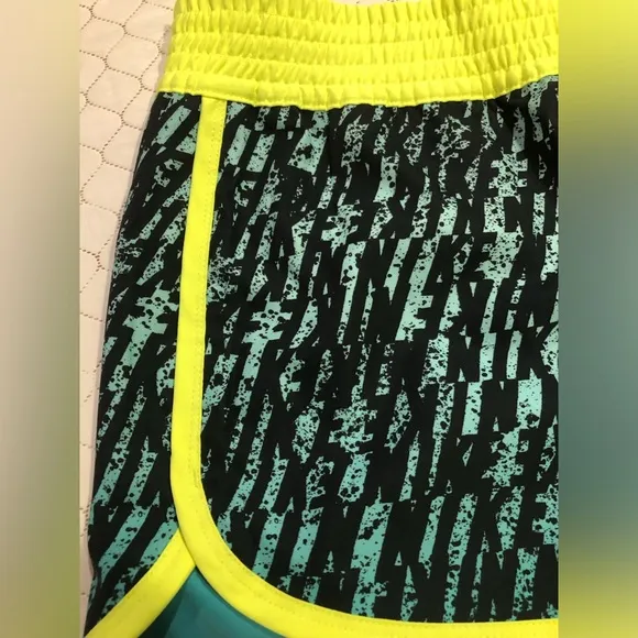 NWT NIKE Reversible Women’s Shorts size Medium