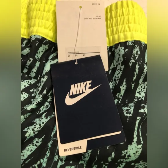 NWT NIKE Reversible Women’s Shorts size Medium