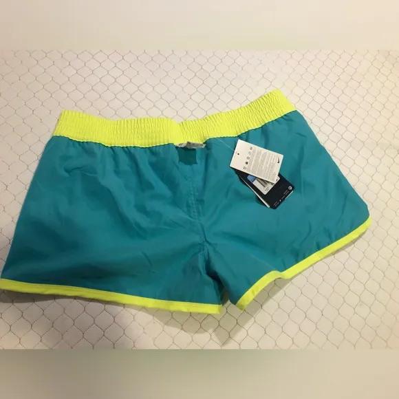 NWT NIKE Reversible Women’s Shorts size Medium