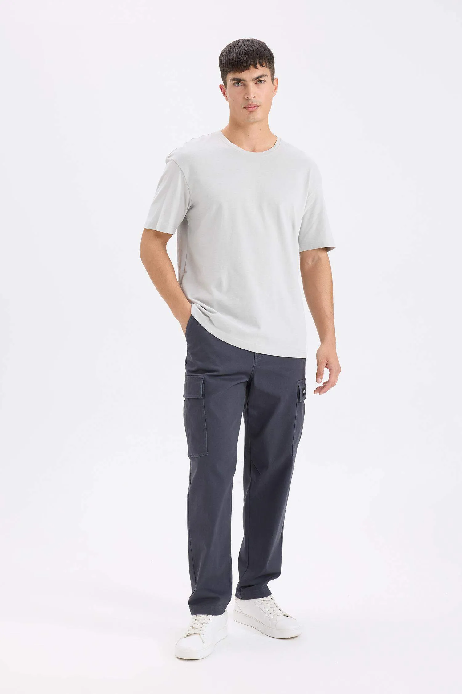 Relax Fit Pocket Straight Leg Cargo Pants