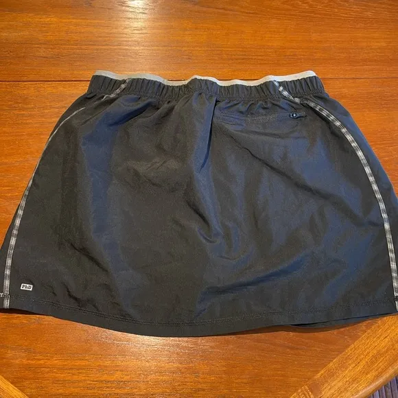 Smartwool PhD black tennis skirt with interior wool shorts Large