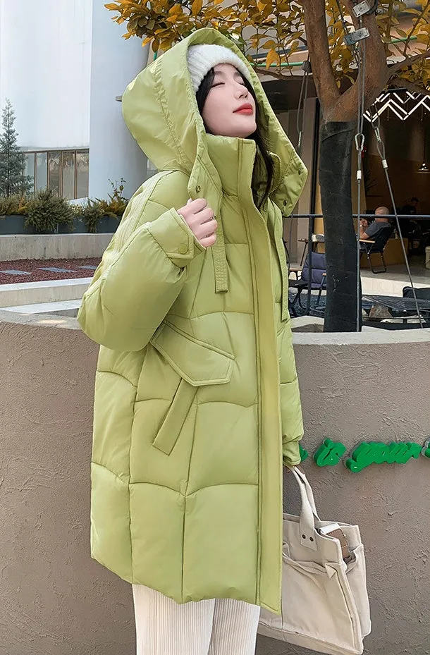 Stylish Hooded Puffer Coat with Water-Resistant and Padded Features
