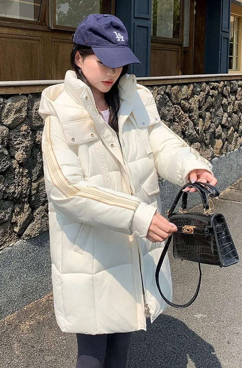 Stylish Hooded Puffer Coat with Water-Resistant and Padded Features