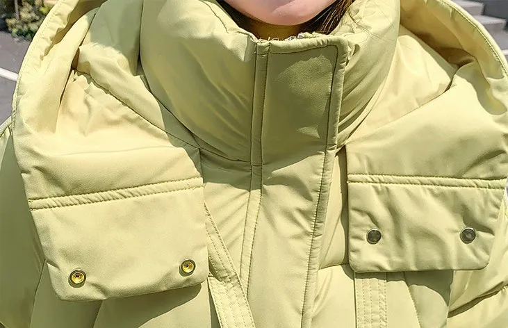 Stylish Hooded Puffer Coat with Water-Resistant and Padded Features