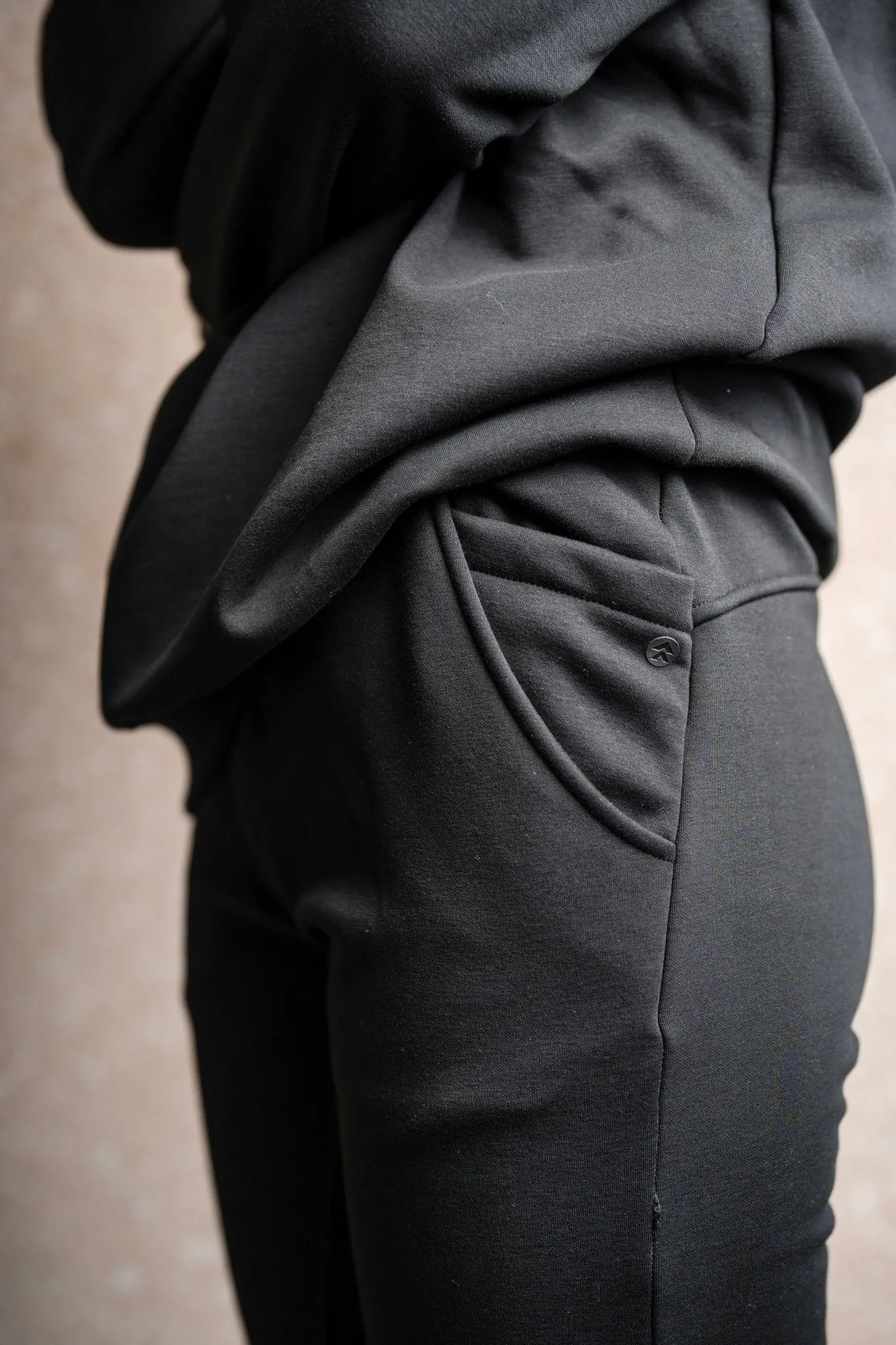 [ULTRALUX] Off Line Joggers - Black