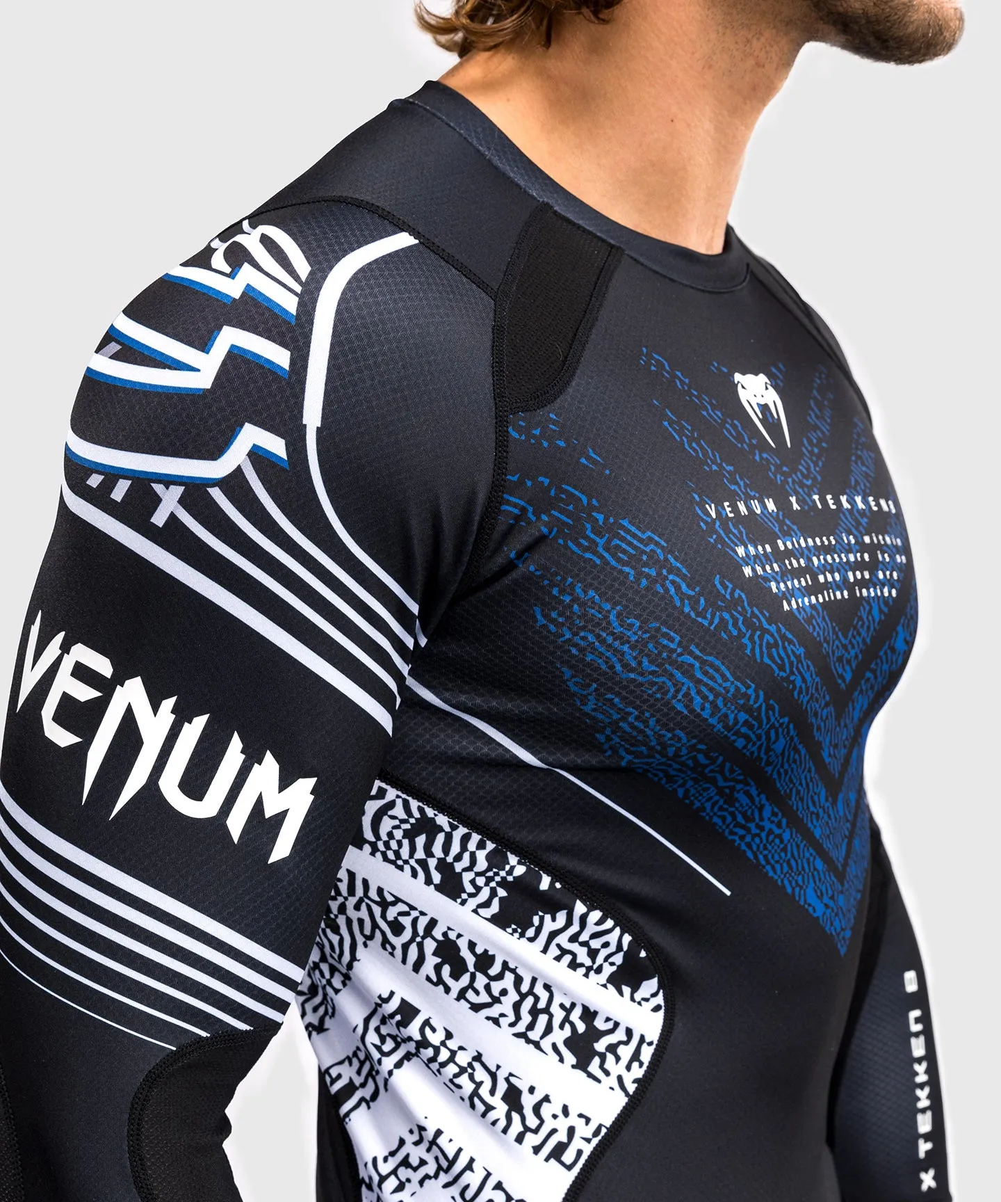 Venum x TEKKEN 8 - Jin Kazama Rashguard - Blauw/Zwart/Wit