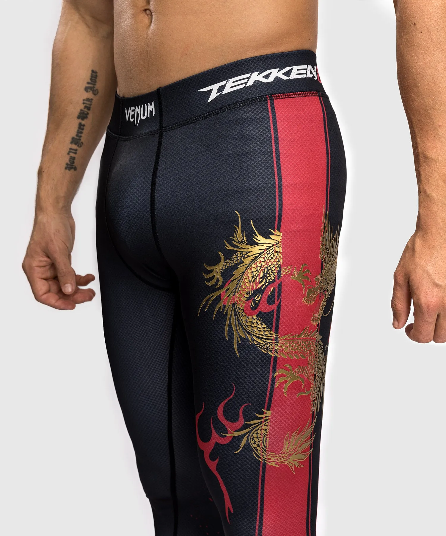 Venum x TEKKEN 8 - Marshall Law Spats - Zwart/Rood/Goud