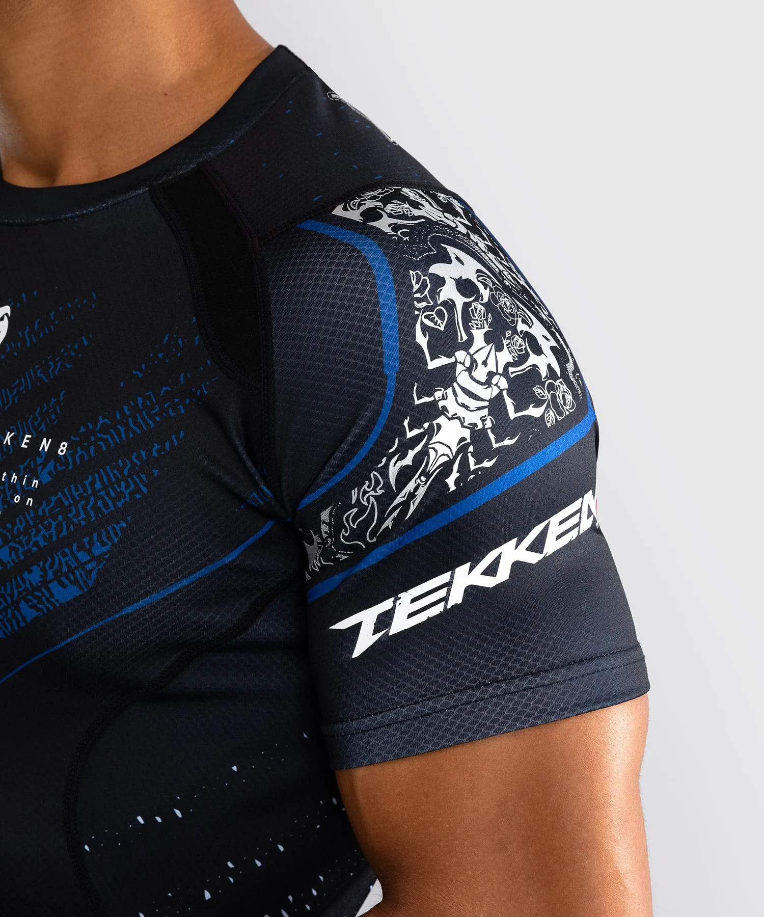 Venum x TEKKEN 8 - Paul Phoenix Rashguard - Zwart/Blauw