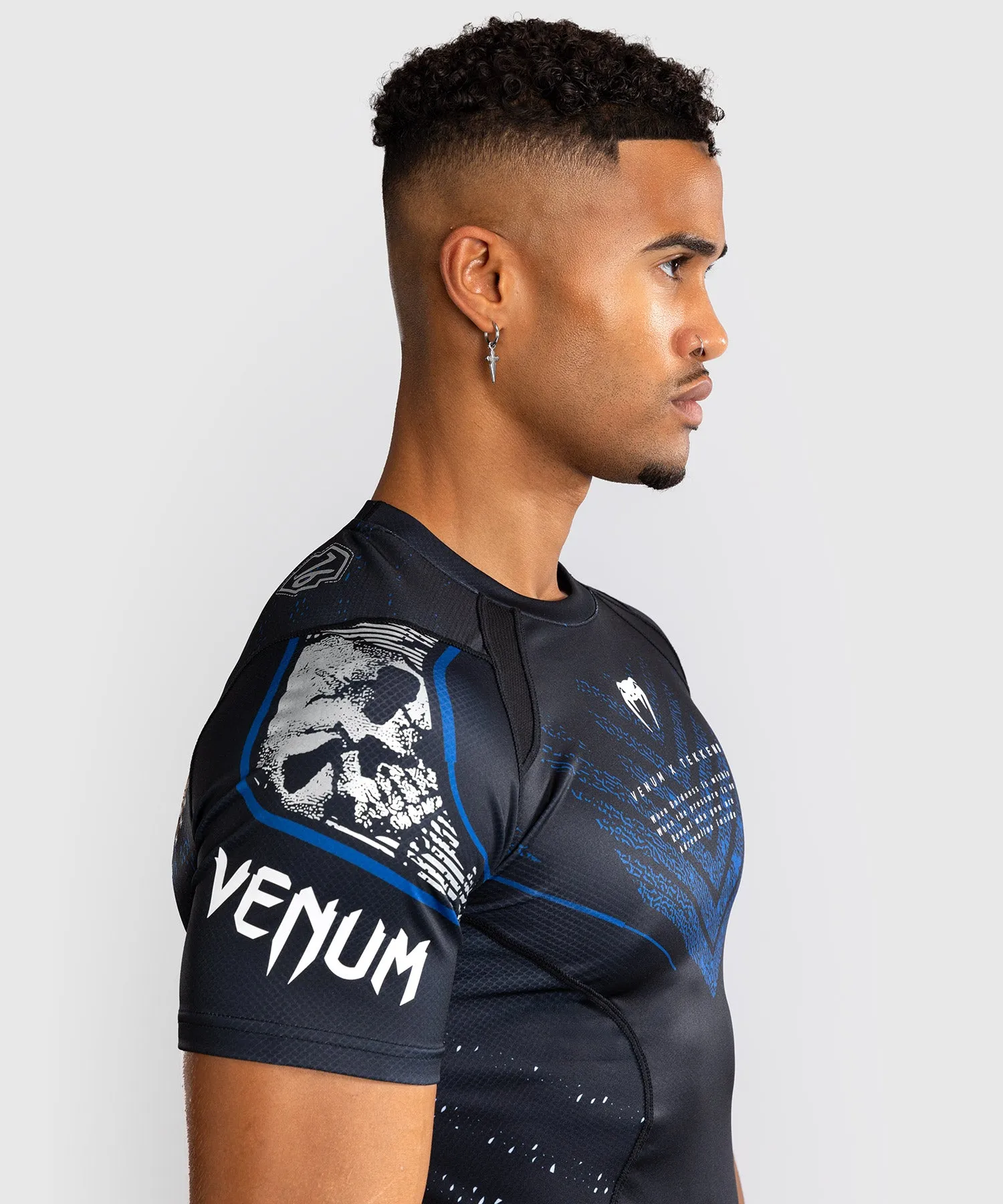 Venum x TEKKEN 8 - Paul Phoenix Rashguard - Zwart/Blauw