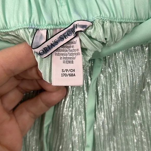 Victoria’s Secret 3 piece metallic lightweight pajama set S