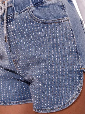 WOMEN'S ELASTIC WAIST POCKETS STUDS DETAILED DENIM SHORTS